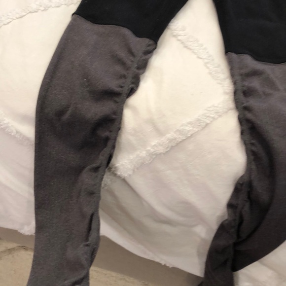 ALO ruching yoga goddess pants - Picture 3 of 4